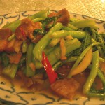 かりかり豚肉と青菜炒め